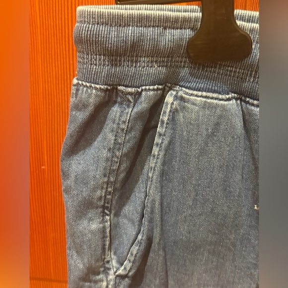 Gap Medium Wash Denim Joggers - Picture 7 of 15